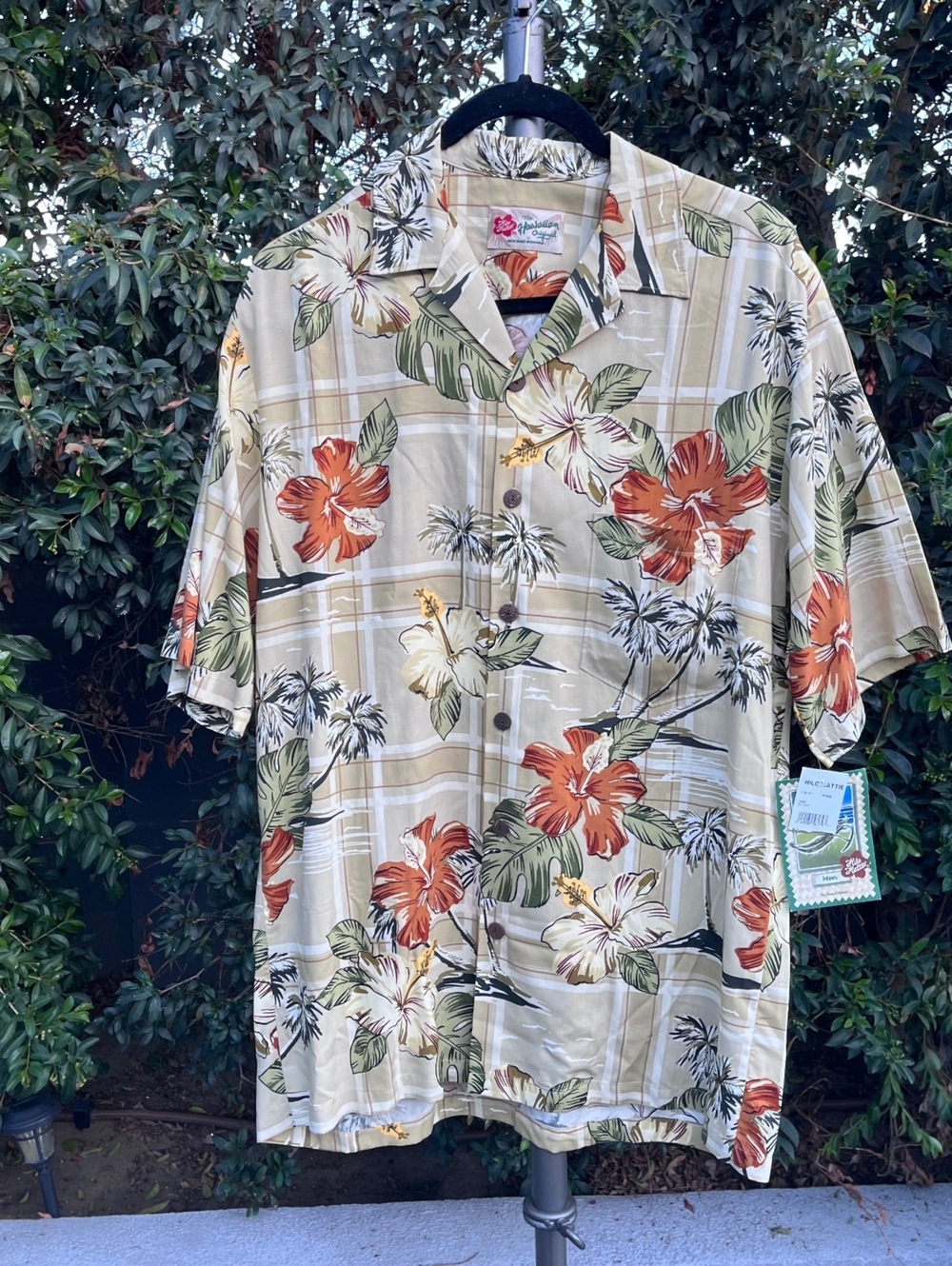 NWT Hilo Hattie Hawaiian Original Men’s 100% Rayon Tropical Floral Aloha Shirt